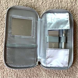 New! IT Cosmetics For ULTA Limited Edition Brushes In Zip Case